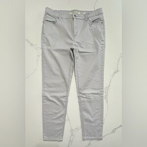 Jones New York Light Gray Slim Fit Stretchy Pants size 8 great condition